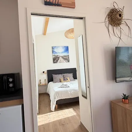 House, Aux Portes De Montalivet *